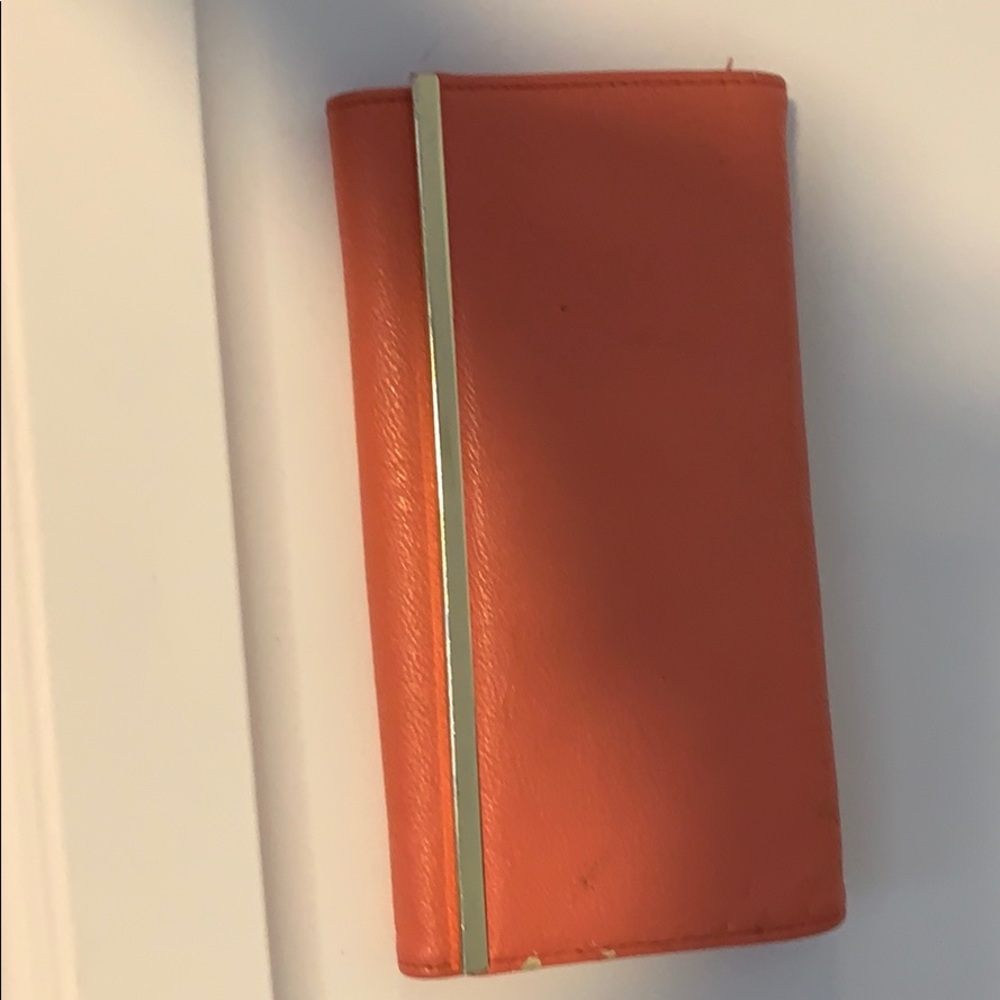 Women’s tri fold